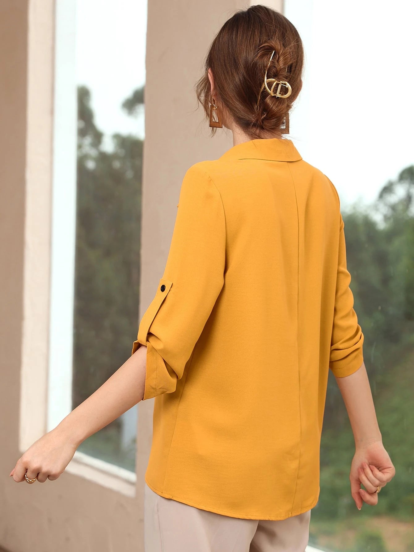 Mulvari Blusa Sólida com Mangas Enroladas