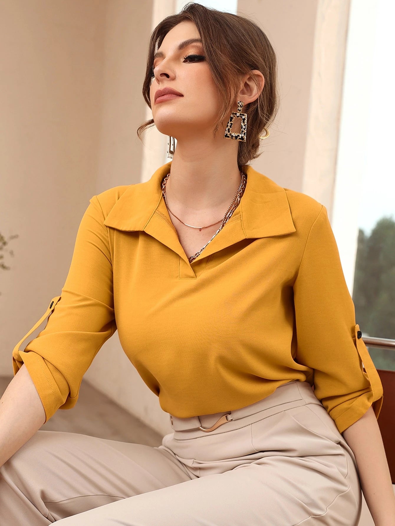 Mulvari Blusa Sólida com Mangas Enroladas