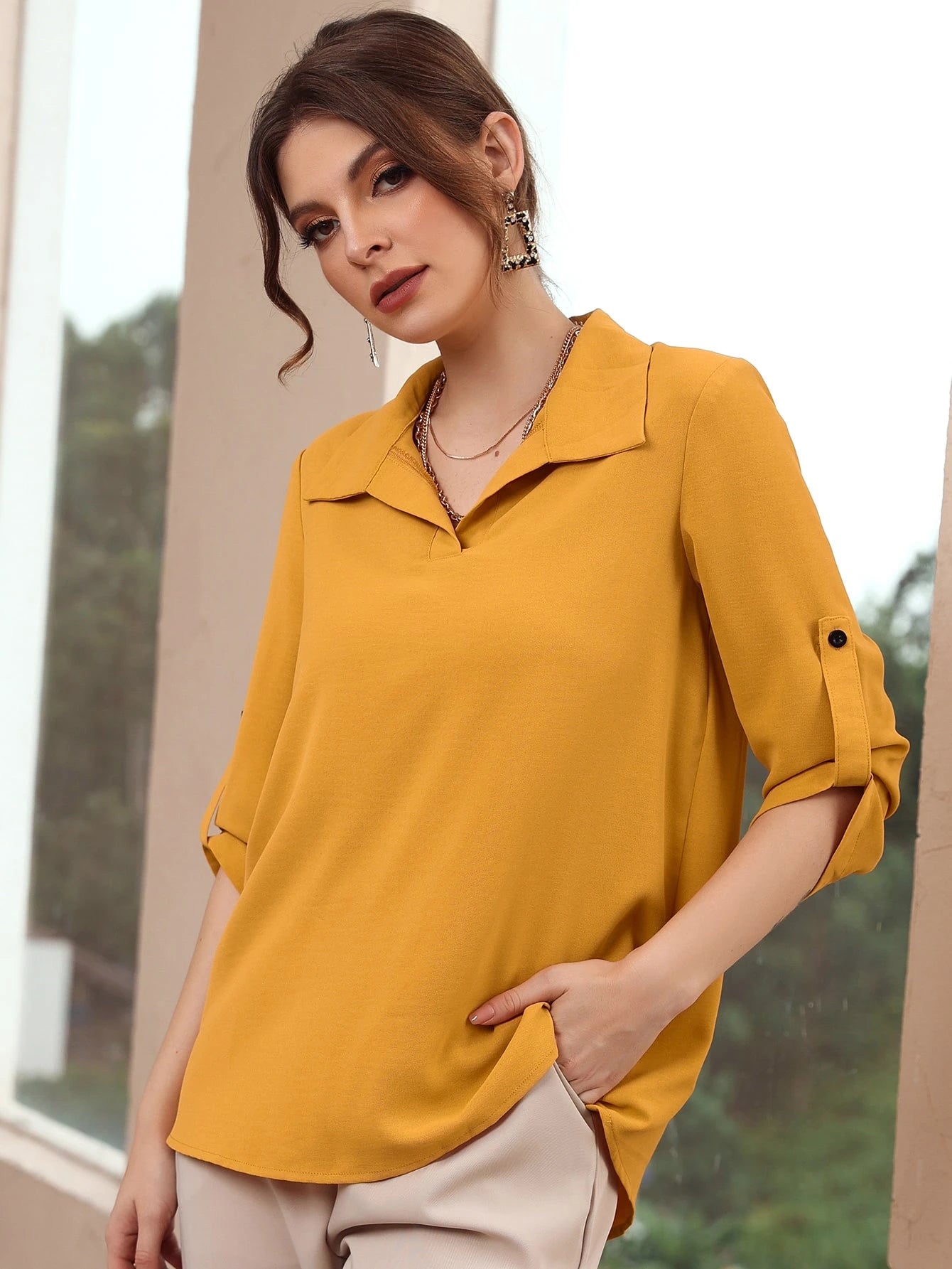 Mulvari Blusa Sólida com Mangas Enroladas
