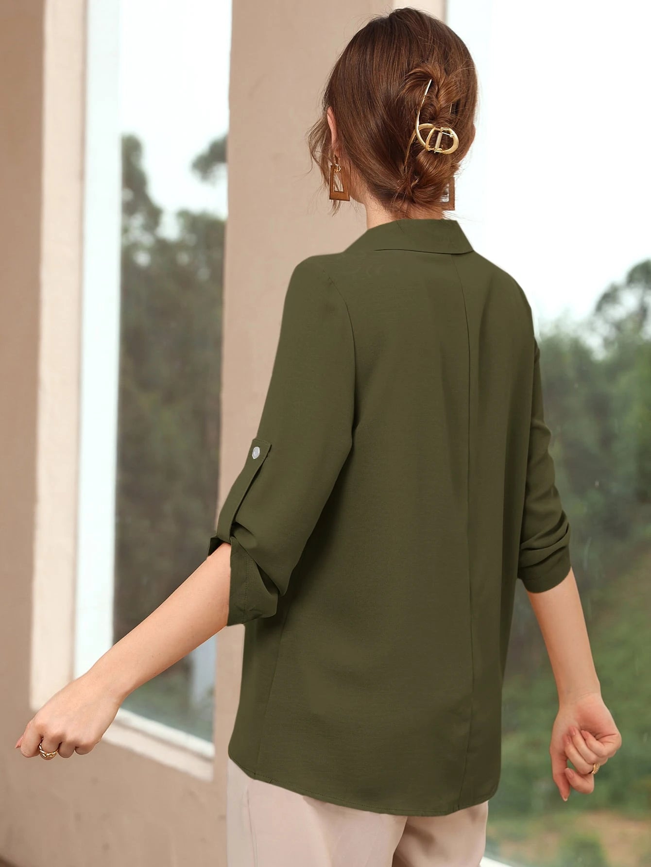 Mulvari Blusa Sólida com Mangas Enroladas