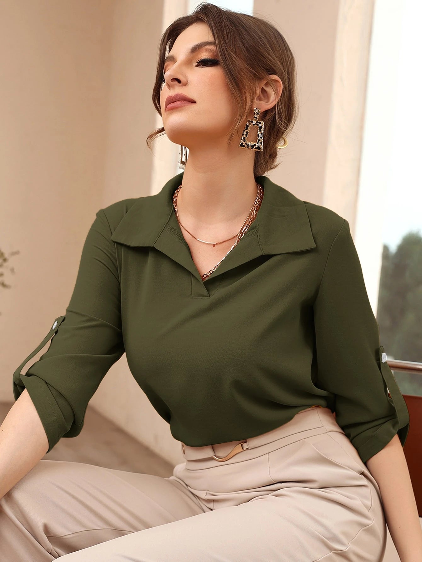 Mulvari Blusa Sólida com Mangas Enroladas