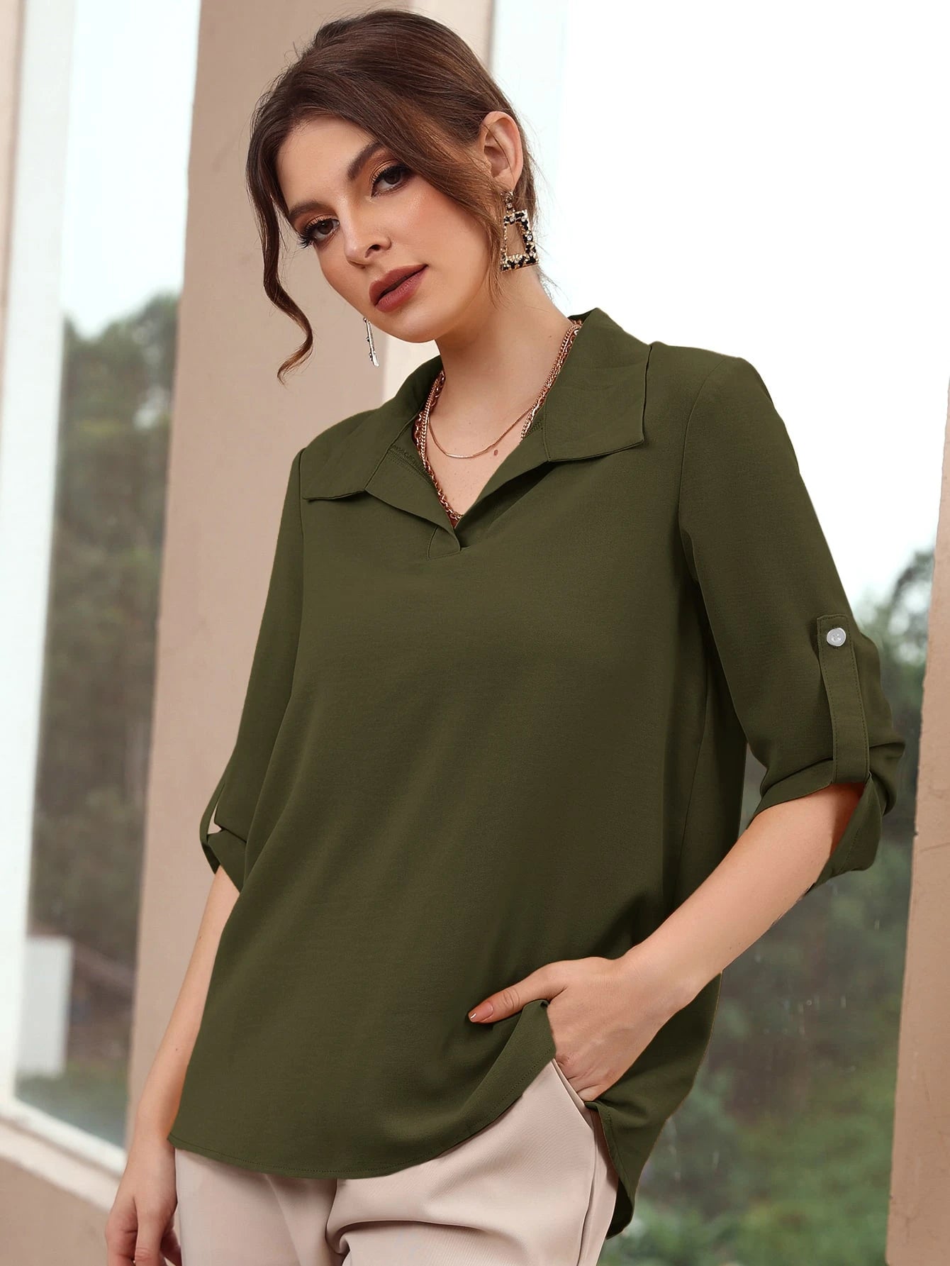 Mulvari Blusa Sólida com Mangas Enroladas