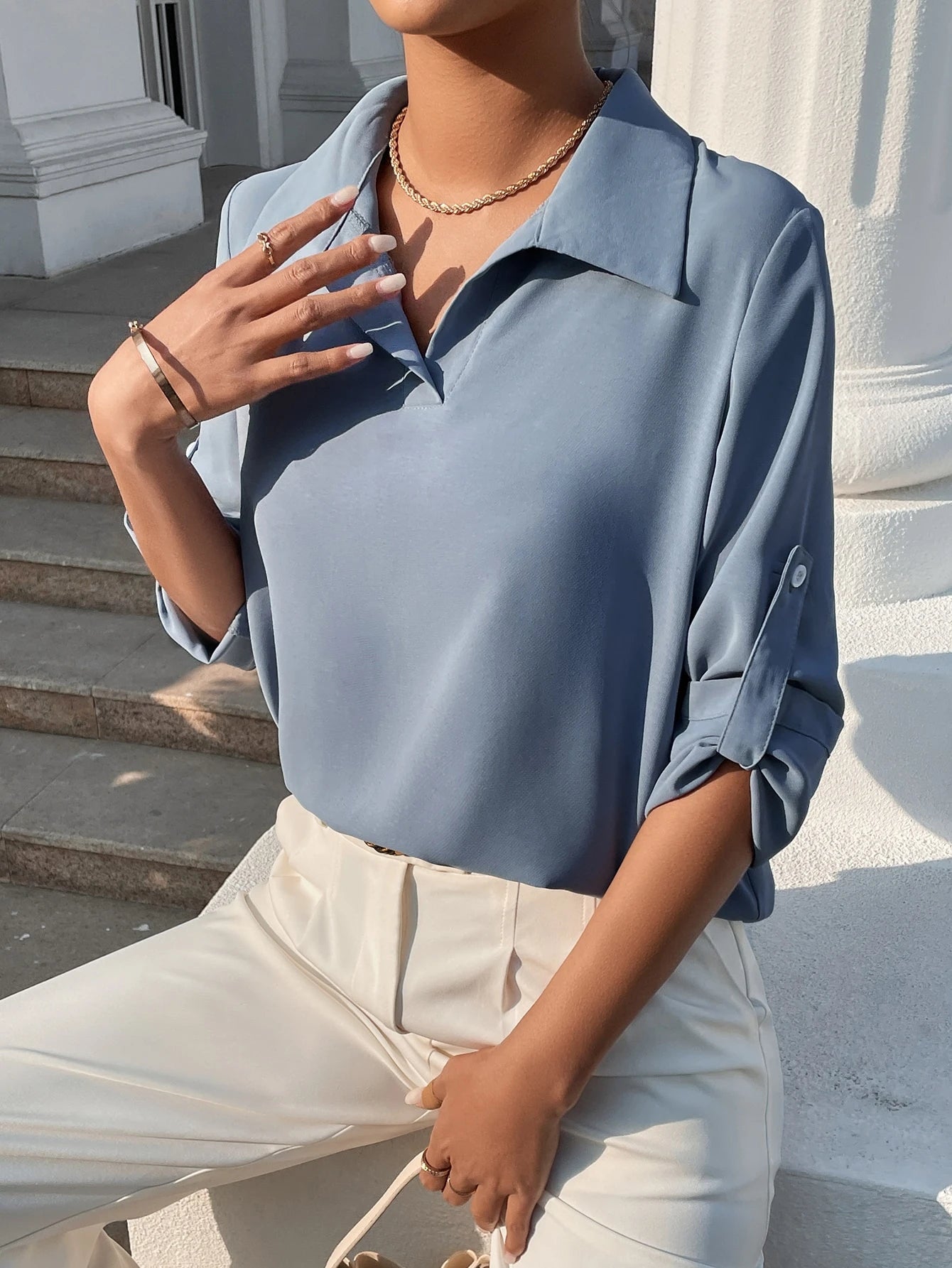 Mulvari Blusa Sólida com Mangas Enroladas