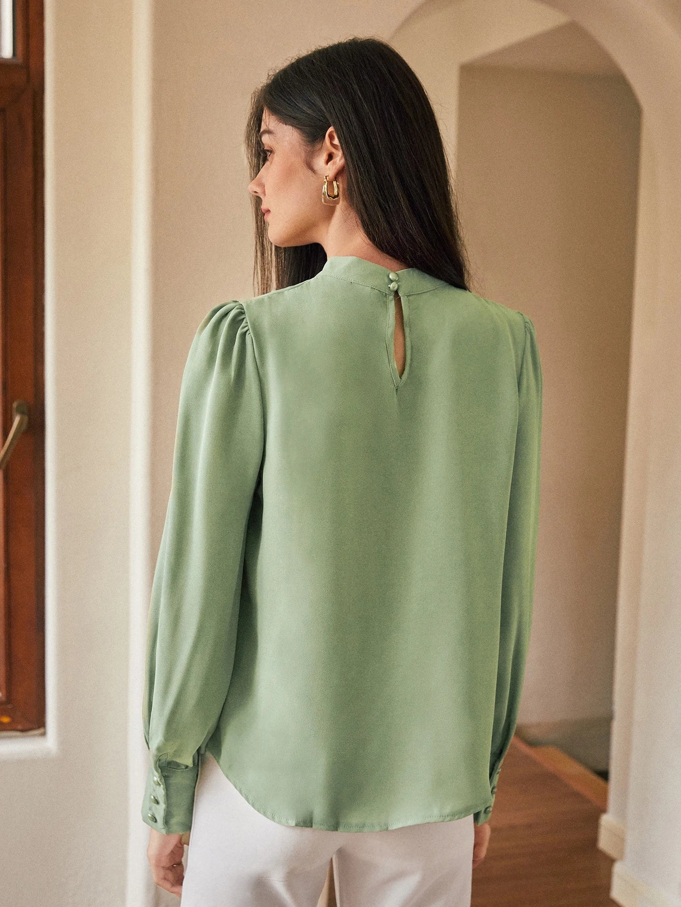 SHEIN Frenchy Top de pescoço franzido com botão