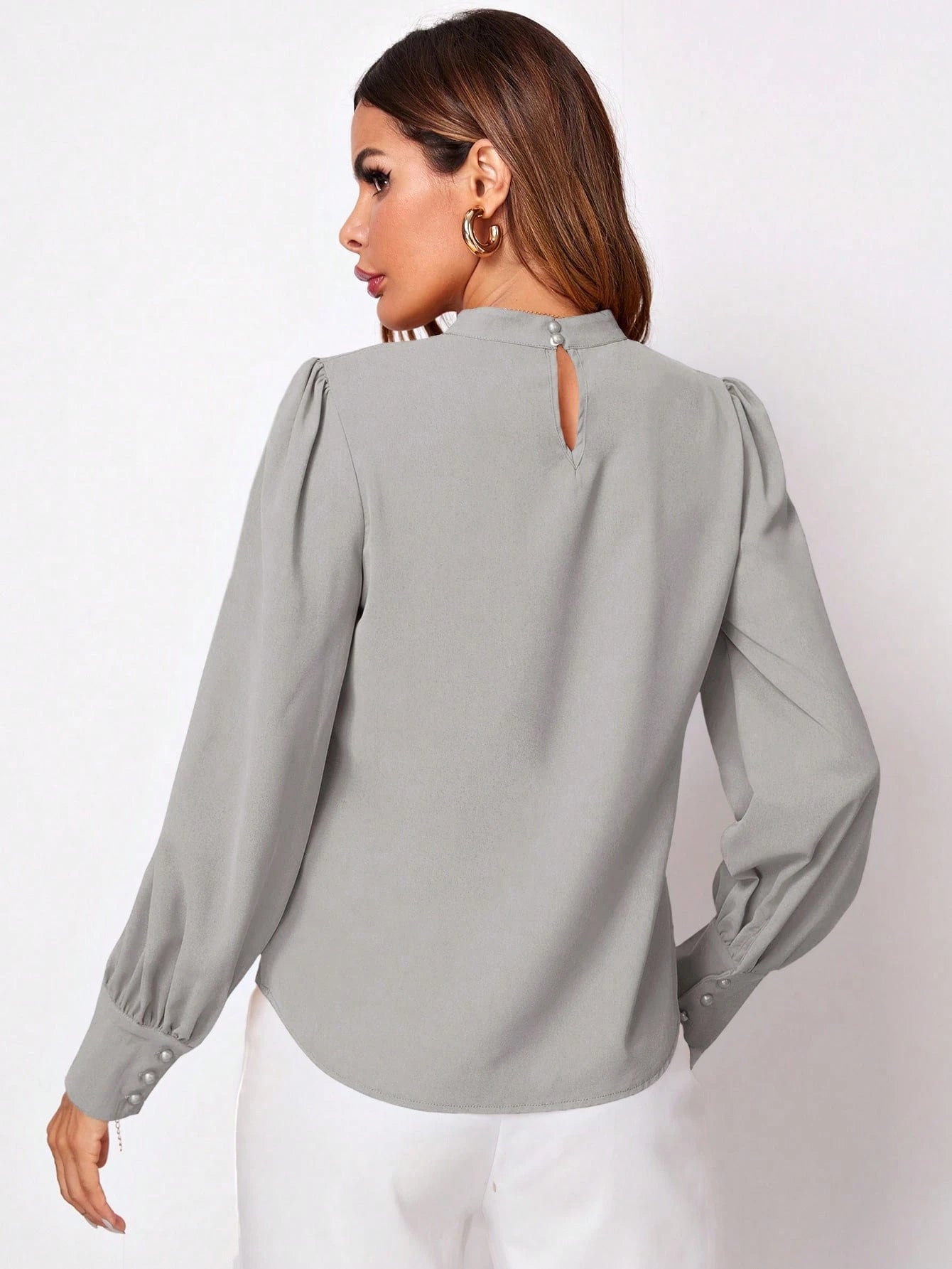 SHEIN Frenchy Top de pescoço franzido com botão