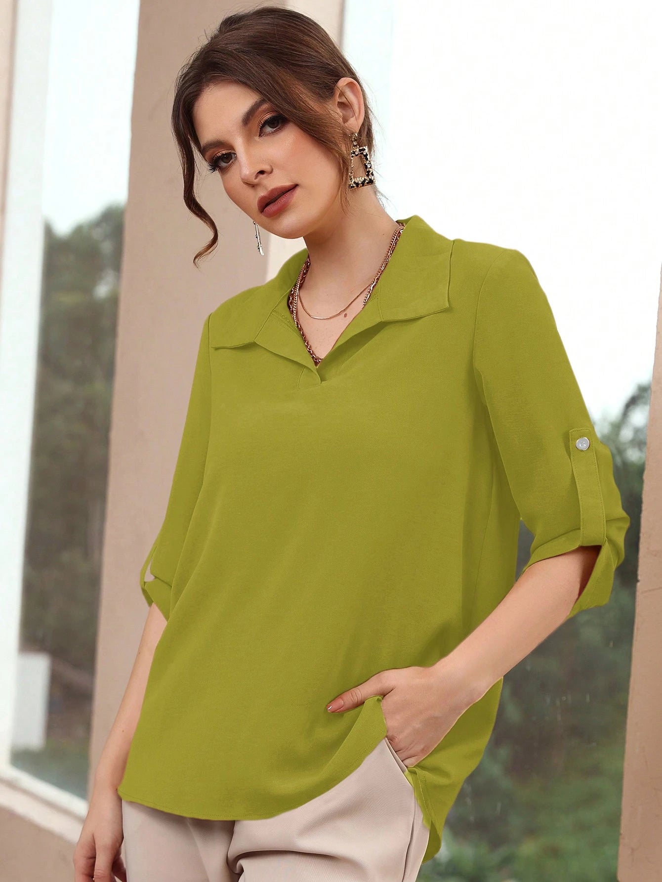 Mulvari Blusa Sólida com Mangas Enroladas