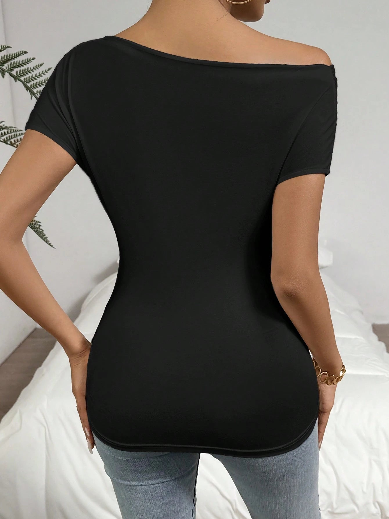 Firerie Camiseta Sólida com Gola Assimétrica e Babados Para o Verão