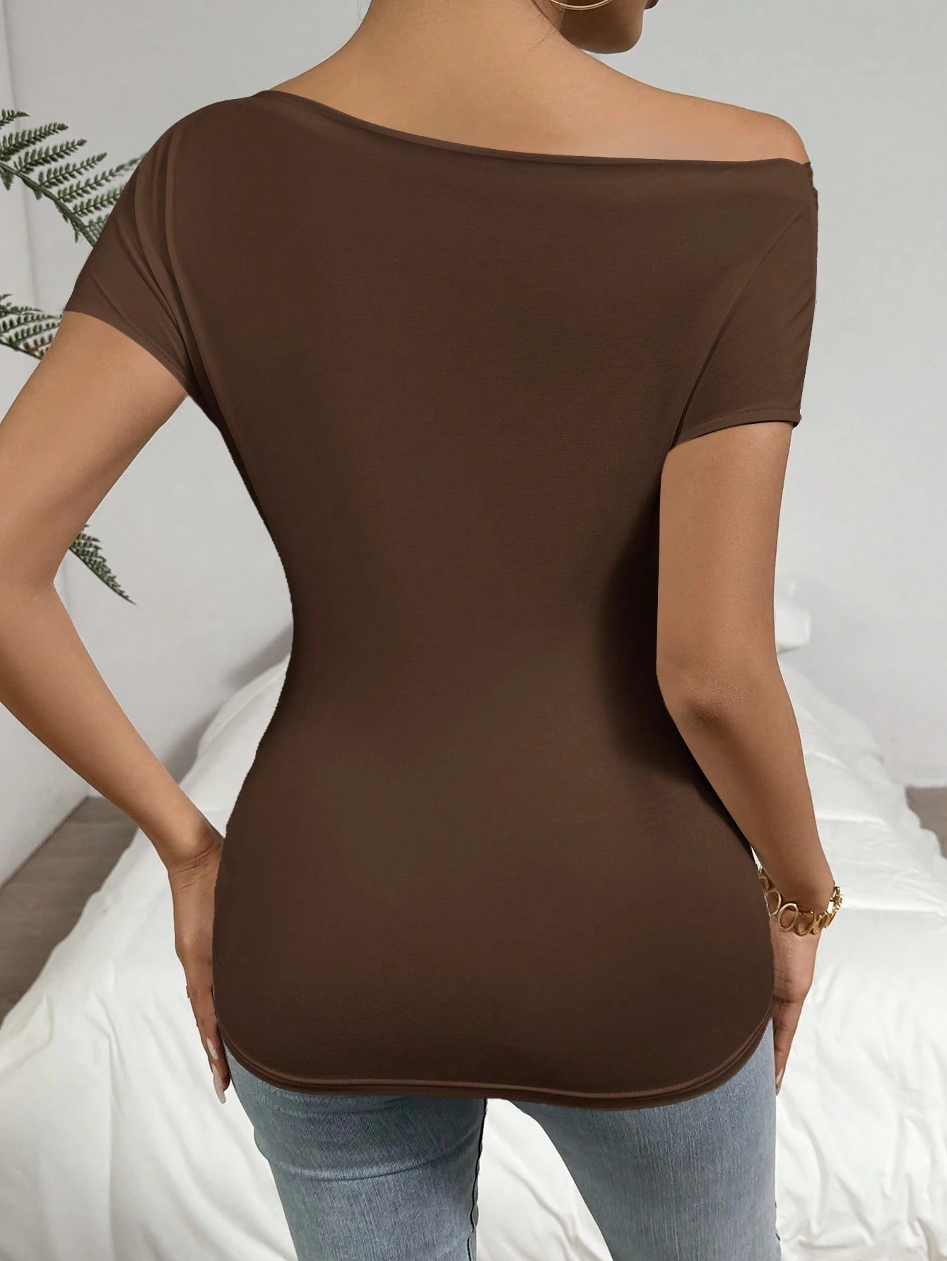 Firerie Camiseta Sólida com Gola Assimétrica e Babados Para o Verão