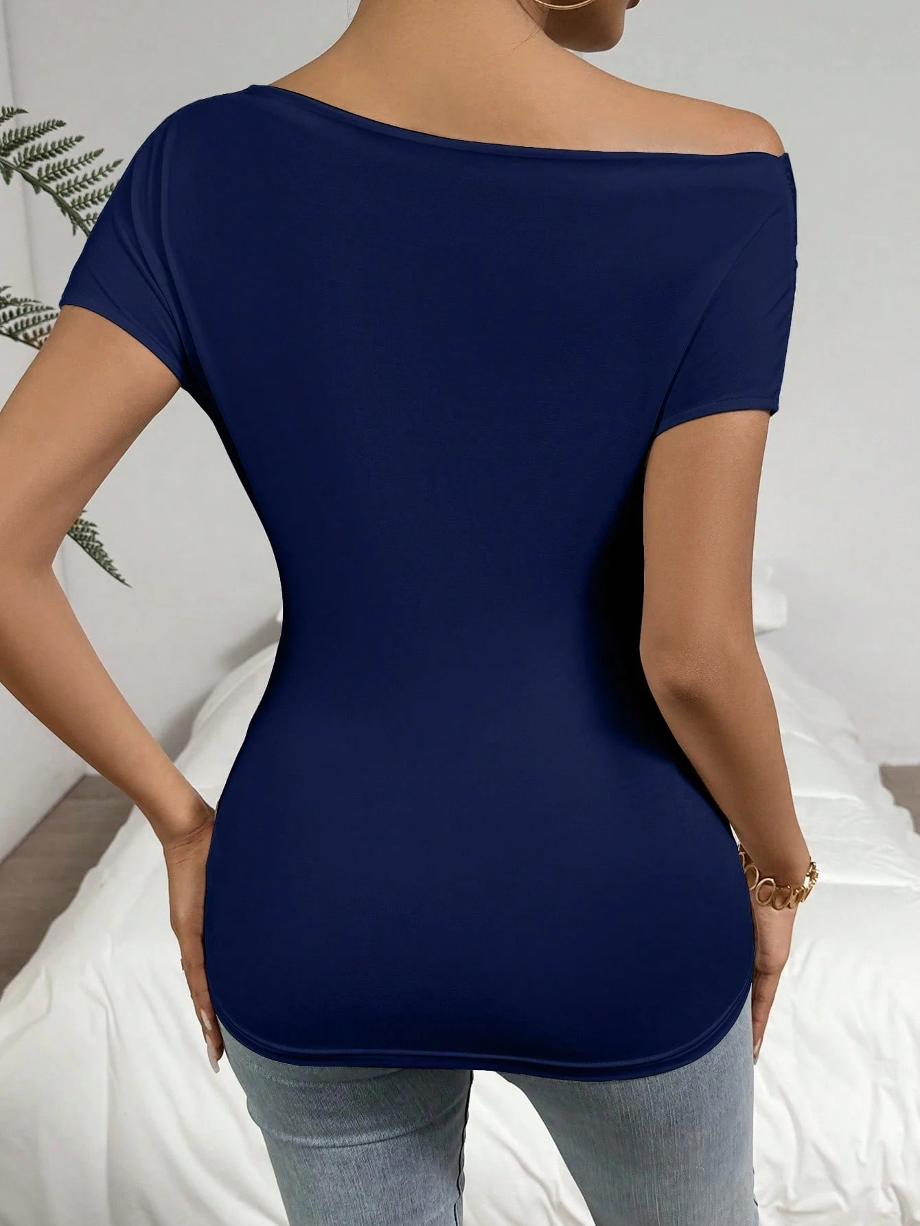 Firerie Camiseta Sólida com Gola Assimétrica e Babados Para o Verão