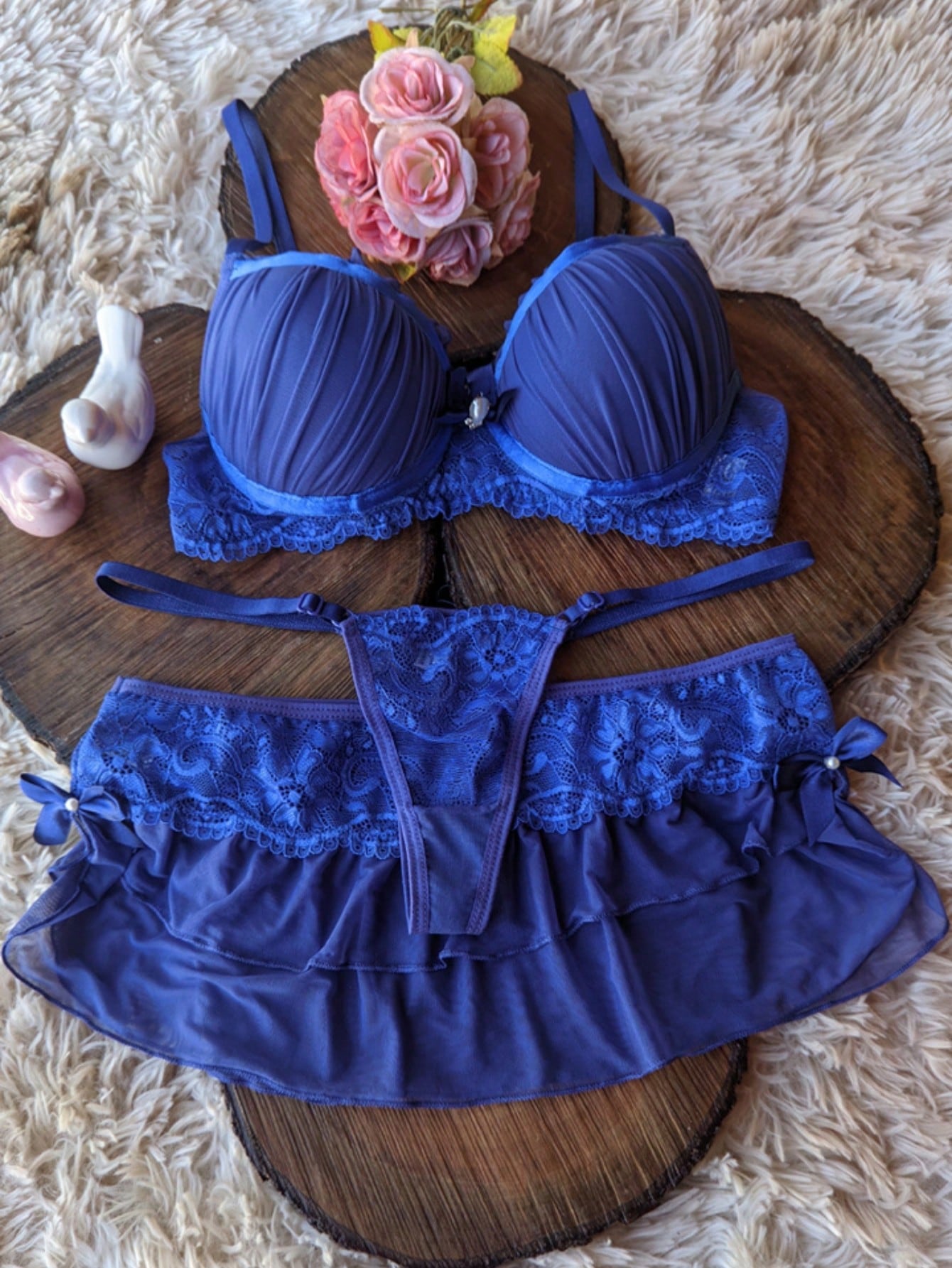Lingerie com Sutiã Calcinha e Mini Saia Fio Dental e Saia Conjunto Langerie Sensual com Bojo Madona