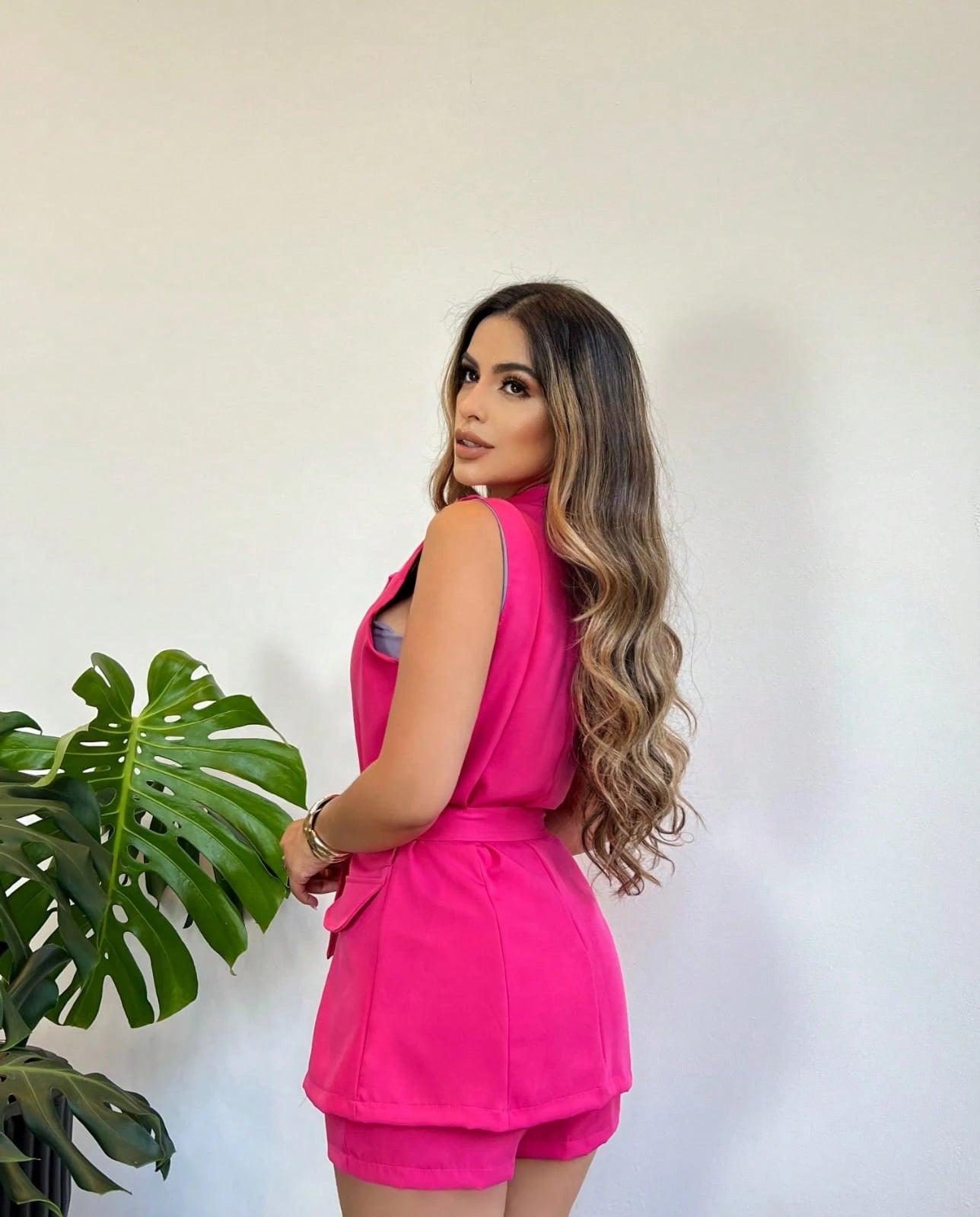 Vendedor IndicadoConjunto short e colete com cinto em alfaiateria