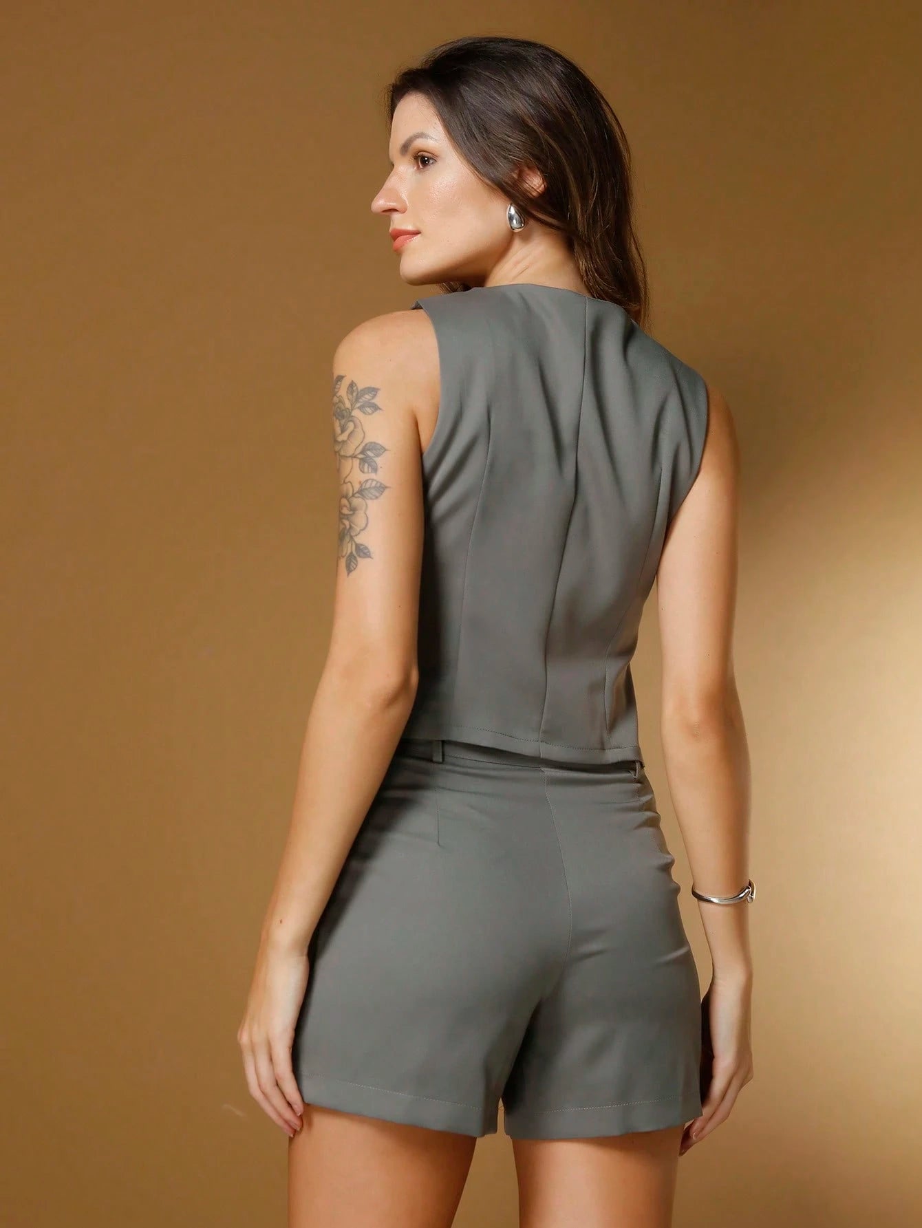 Conjunto Afaitaria |Sem Cinto| Sem Manga|Colete e Short com Bolsa Tecido De Alfaiataria