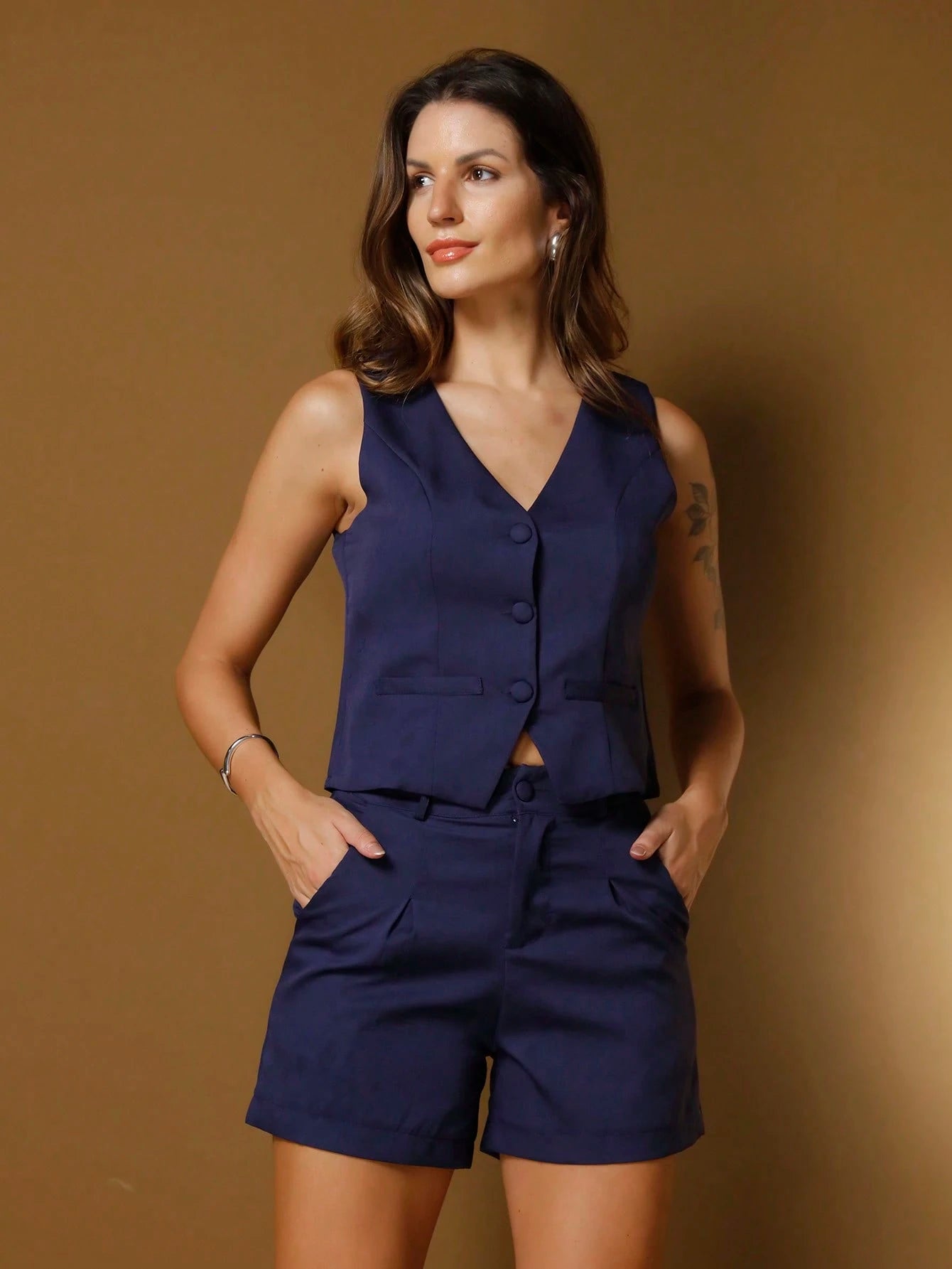 Conjunto Afaitaria |Sem Cinto| Sem Manga|Colete e Short com Bolsa Tecido De Alfaiataria