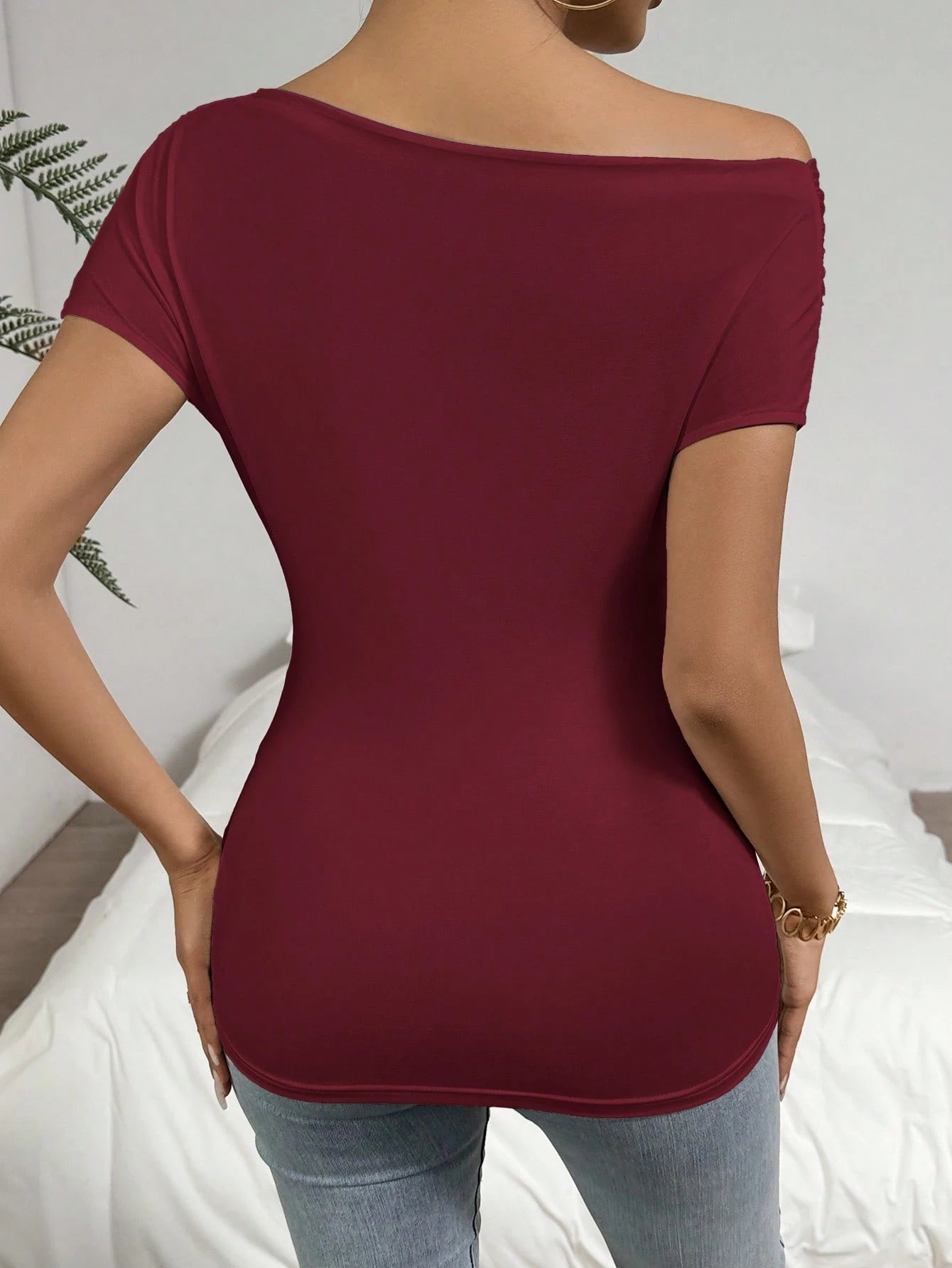 Firerie Camiseta Sólida com Gola Assimétrica e Babados Para o Verão