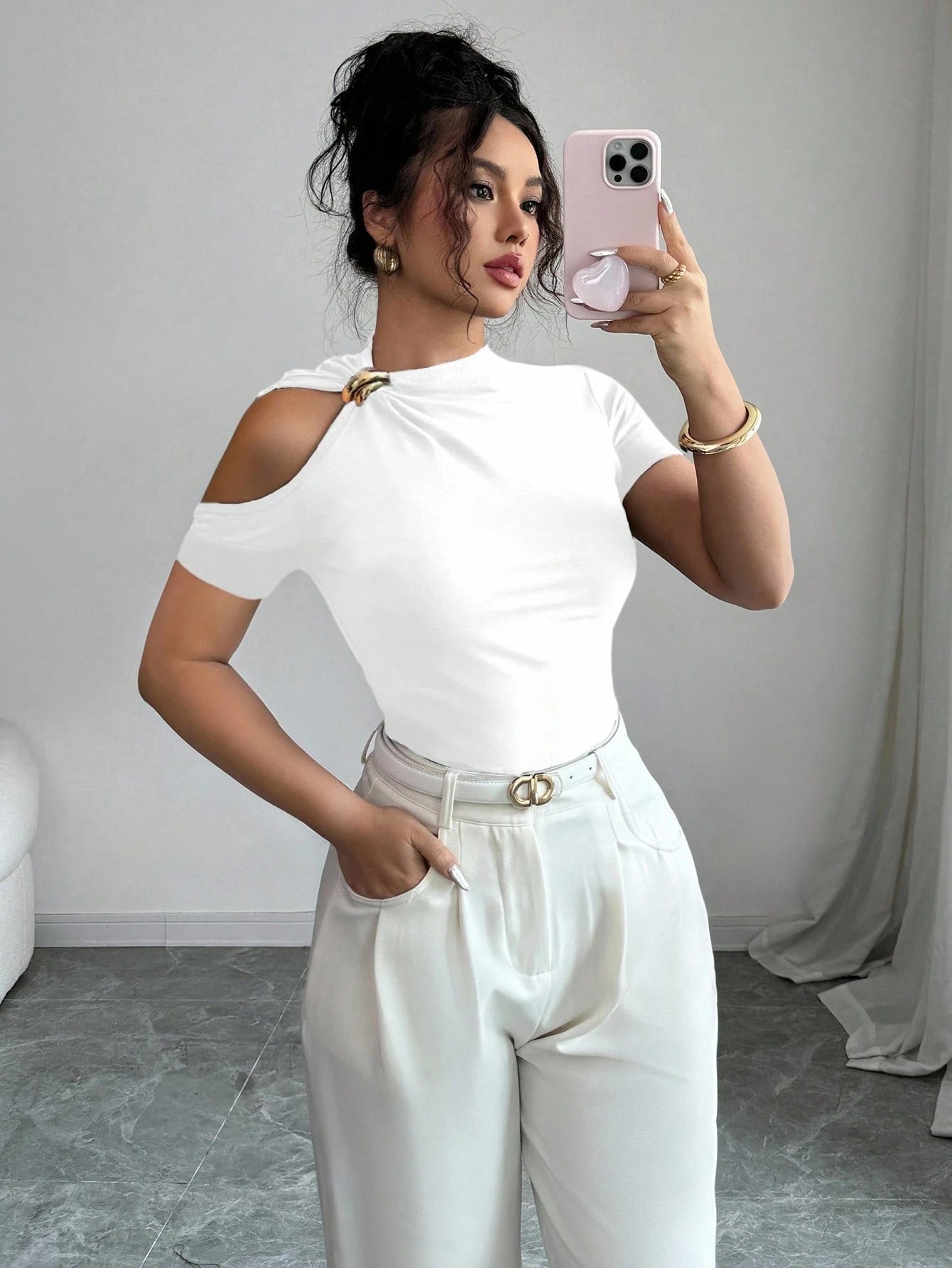 Elenzga Camiseta Ombro de Fora Elegante com Decoração de Metal Feminina, Verão