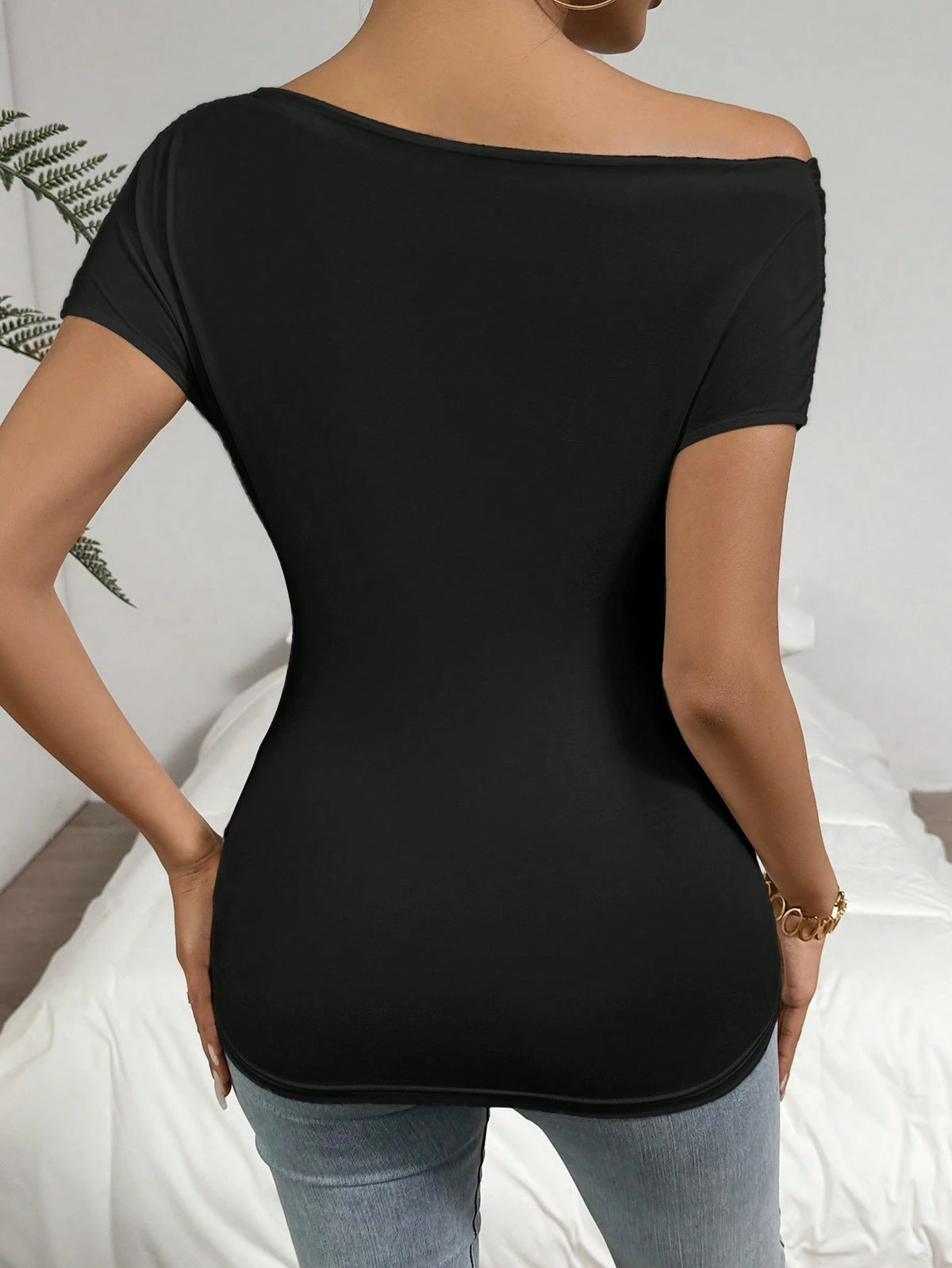Firerie Camiseta Sólida com Gola Assimétrica e Babados Para o Verão