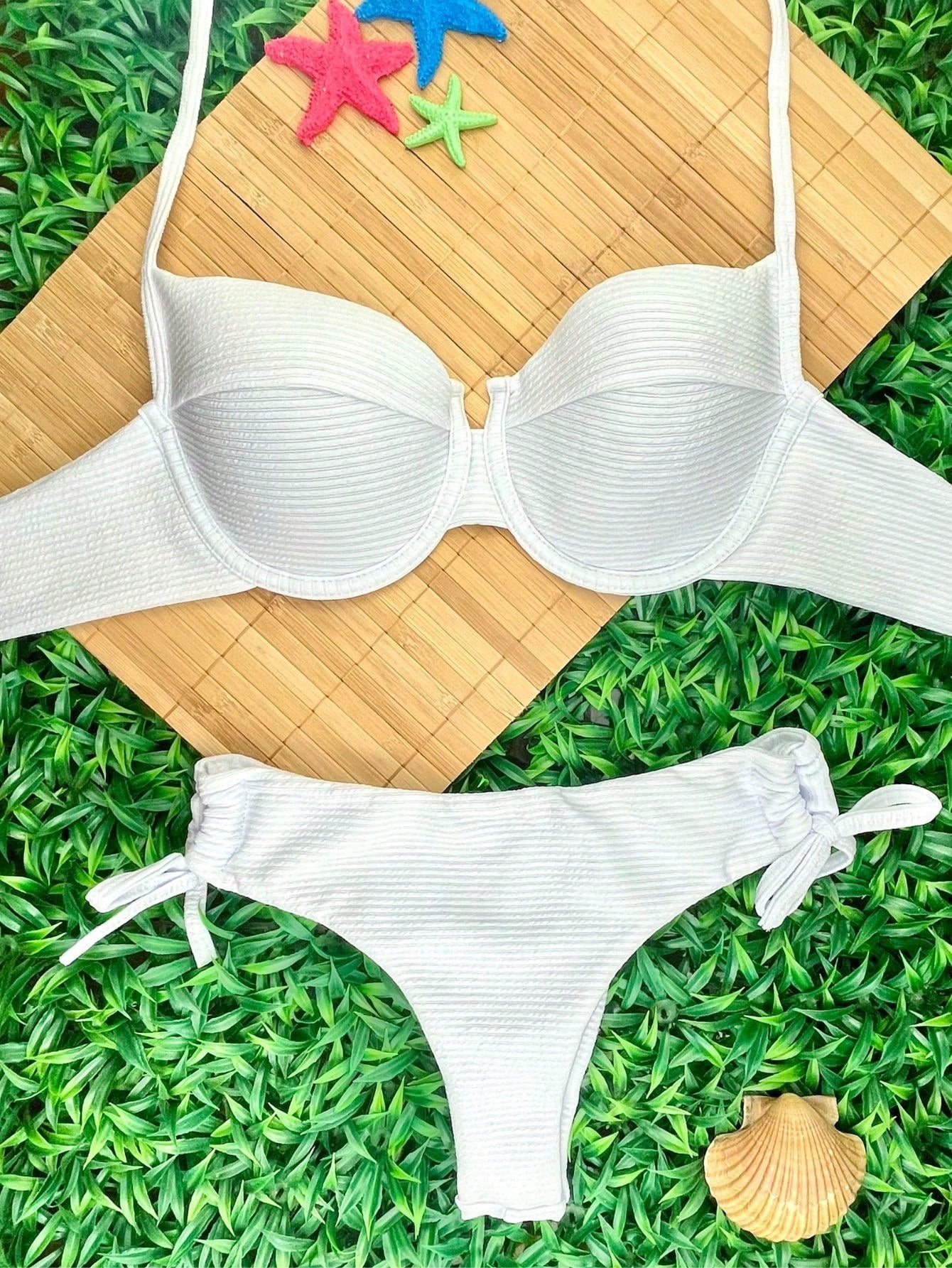Vendedor Indicado
Biquini Feminino Top Meia Taça Retro Texturizado Calcinha de Amarrar Asa Delta Fio Duplo Biquini da Moda