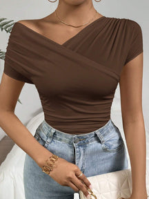 Firerie Camiseta Sólida com Gola Assimétrica e Babados Para o Verão