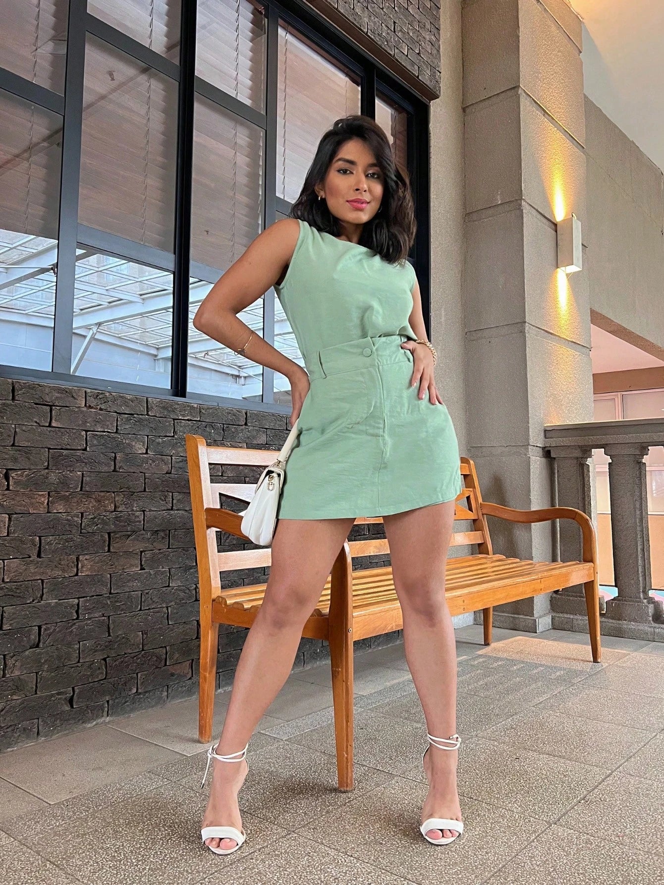 W.G.M FASHION Conjunto colete e short saia de tecido marrant