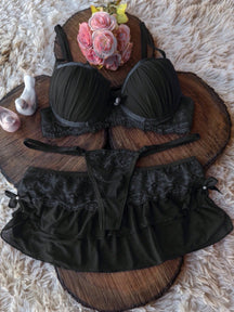 Lingerie com Sutiã Calcinha e Mini Saia Fio Dental e Saia Conjunto Langerie Sensual com Bojo Madona