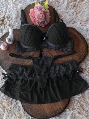 Lingerie com Sutiã Calcinha e Mini Saia Fio Dental e Saia Conjunto Langerie Sensual com Bojo Madona