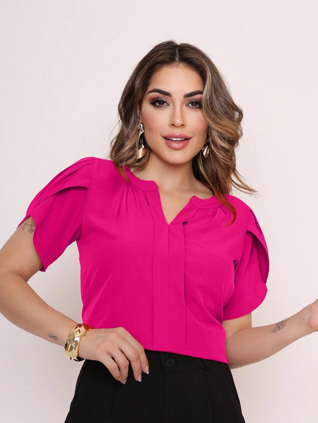 Vendedor Indicado
MARILYN MONNA Novo Blusa Feminina cor sólida Pétala Manga Com Decote Em V Verão Design de decote requintado