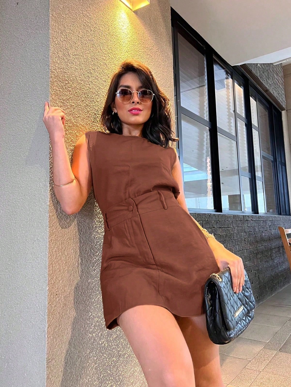 W.G.M FASHION Conjunto colete e short saia de tecido marrant