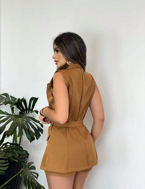 Vendedor IndicadoConjunto short e colete com cinto em alfaiateria