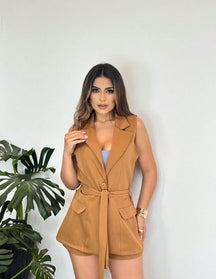 Vendedor IndicadoConjunto short e colete com cinto em alfaiateria
