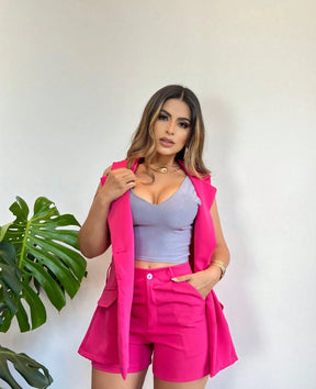 Vendedor IndicadoConjunto short e colete com cinto em alfaiateria