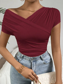 Firerie Camiseta Sólida com Gola Assimétrica e Babados Para o Verão