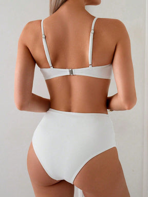 Bikini Elegante de Verão/Primavera para Mulheres com Concha Metálica, Miçangas, Alça no Pescoço, Cintura Alta e Controle da Barriga com borda plissada
