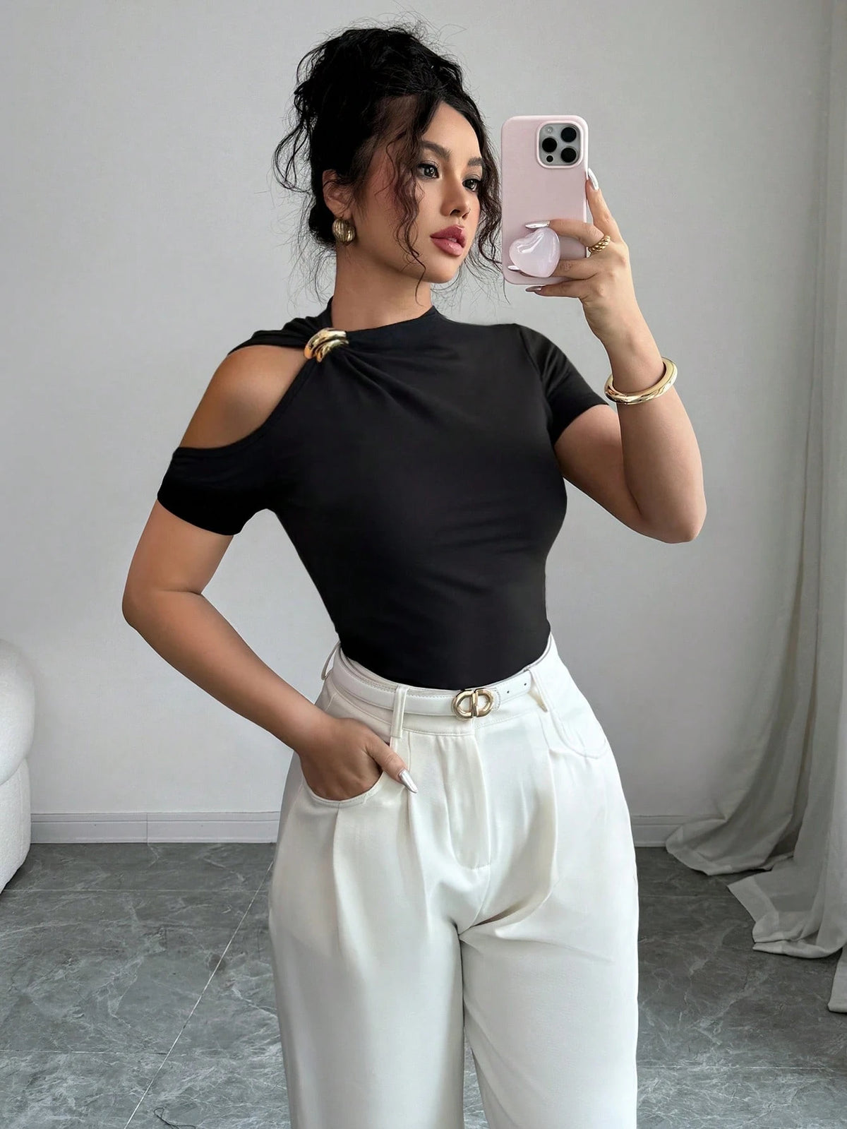 Elenzga Camiseta Ombro de Fora Elegante com Decoração de Metal Feminina, Verão