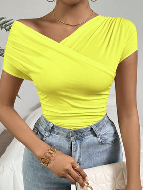 Firerie Camiseta Sólida com Gola Assimétrica e Babados Para o Verão