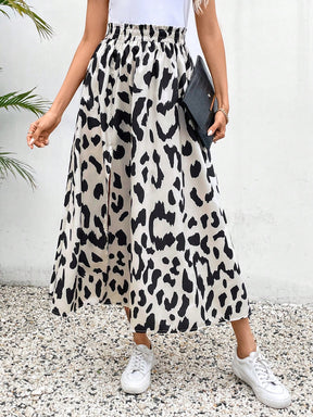 Saia longa;
Saia midi;
Saia curta;
Saia floral;
Saia com fenda;
Verão;
verão 2025;
moda feminina;
mulher moderna;
mulher elegante;
saia de festa;
saia para formatura;
saia para casamento;
saia preta;
saia branca;
saia trespassada;