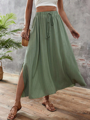 Saia longa;
Saia midi;
Saia curta;
Saia floral;
Saia com fenda;
Verão;
verão 2025;
moda feminina;
mulher moderna;
mulher elegante;
saia de festa;
saia para formatura;
saia para casamento;
saia preta;
saia branca;
saia trespassada;