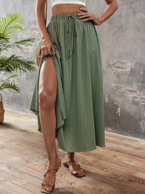 Saia longa;
Saia midi;
Saia curta;
Saia floral;
Saia com fenda;
Verão;
verão 2025;
moda feminina;
mulher moderna;
mulher elegante;
saia de festa;
saia para formatura;
saia para casamento;
saia preta;
saia branca;
saia trespassada;