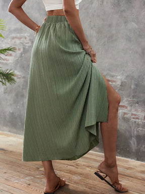 Saia longa;
Saia midi;
Saia curta;
Saia floral;
Saia com fenda;
Verão;
verão 2025;
moda feminina;
mulher moderna;
mulher elegante;
saia de festa;
saia para formatura;
saia para casamento;
saia preta;
saia branca;
saia trespassada;